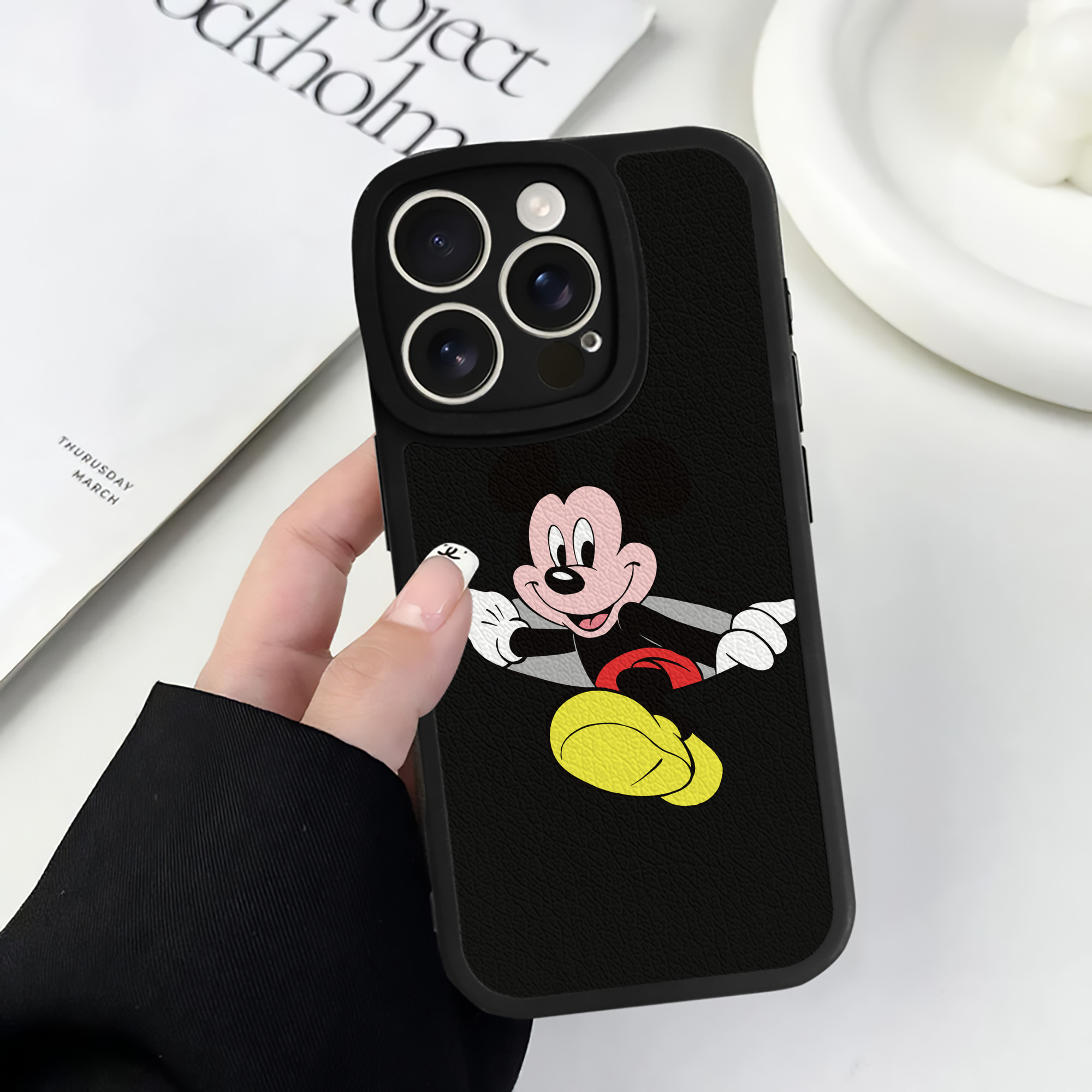 （画像用） ミッキーマウス Mickey Mouse 【iPhone 16シリーズ対応】シリコンスマホケース（レザー調） 材質：シリコン